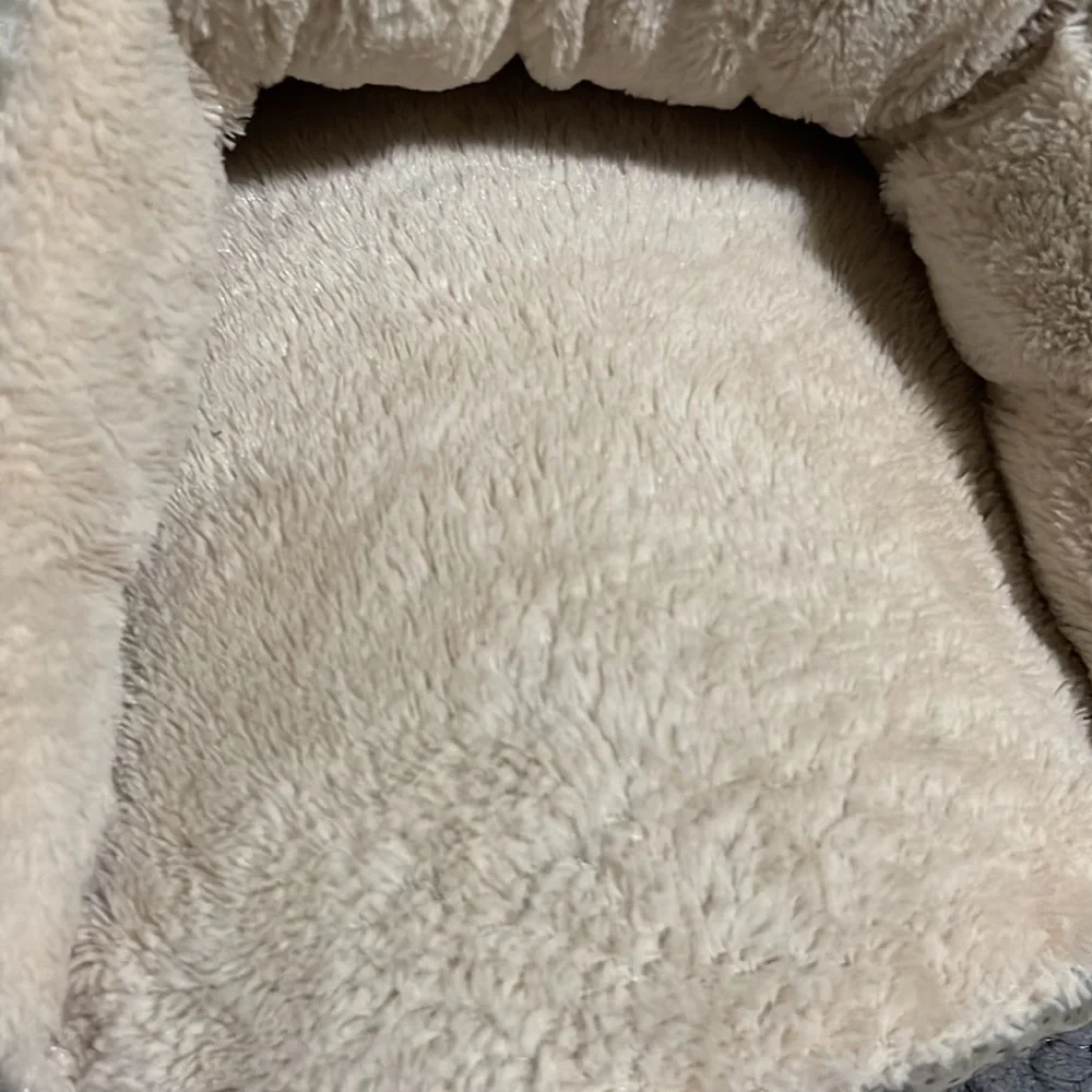 Small Pet Bed Hive Hidey House Tan Fluffy EUC #CL-02